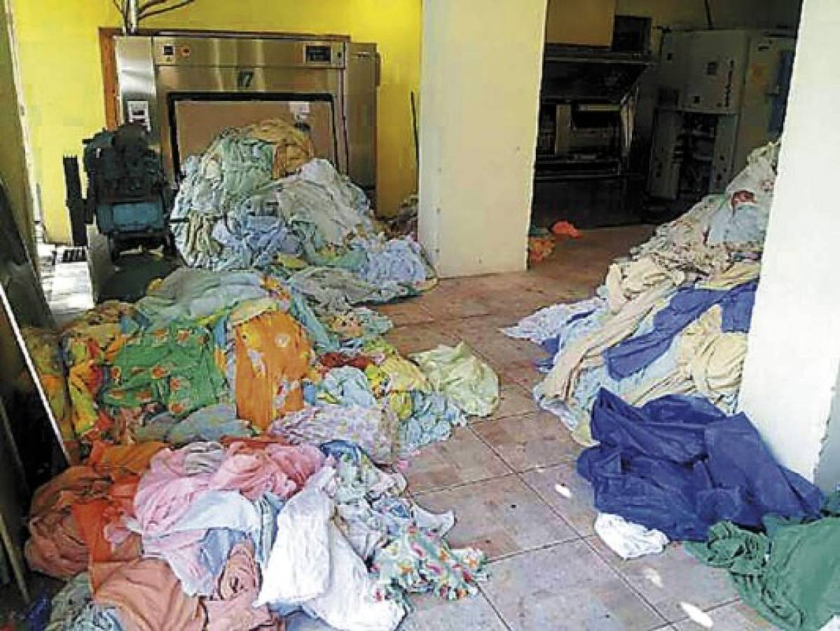 Peligro sanitario en el HEU por montañas de ropa sucia