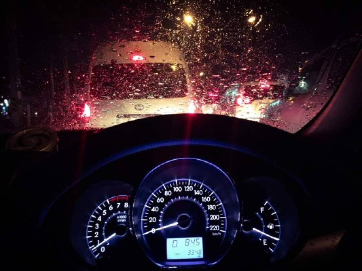 Conducir bajo la lluvia produce mayor tensión y por ello necesitamos un mayor descanso.