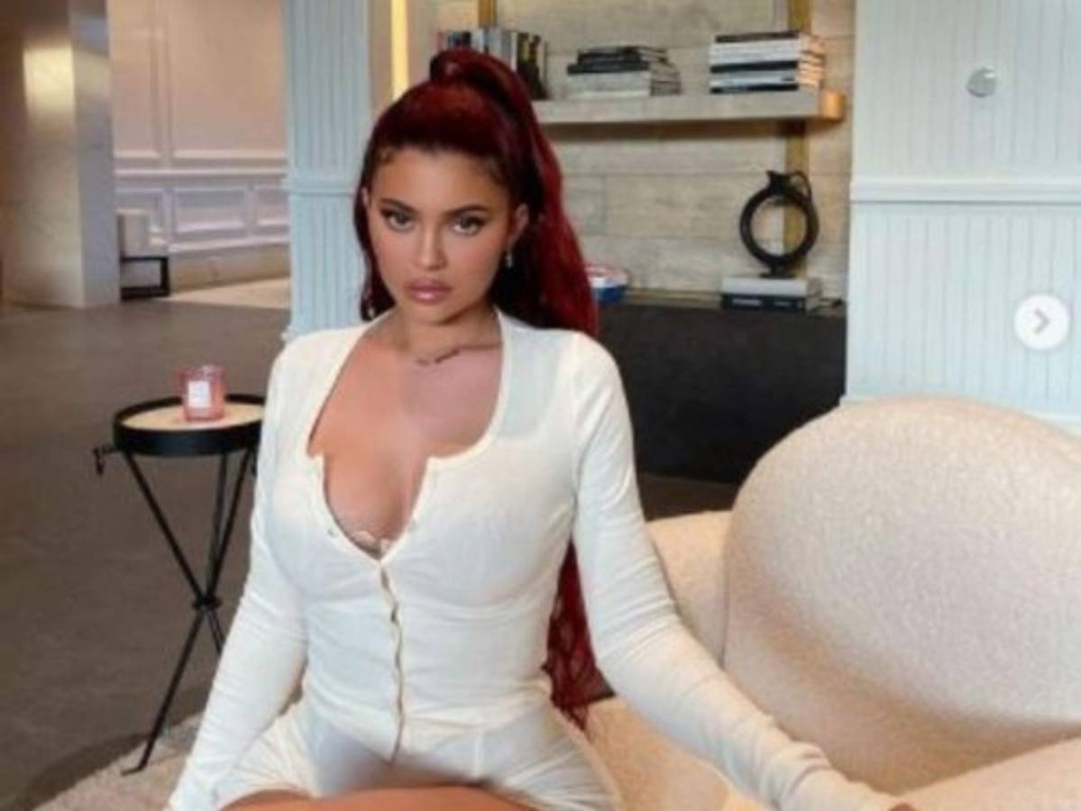 Kylie Jenner se vuelve tendencia por mostrar la ducha de su oficina