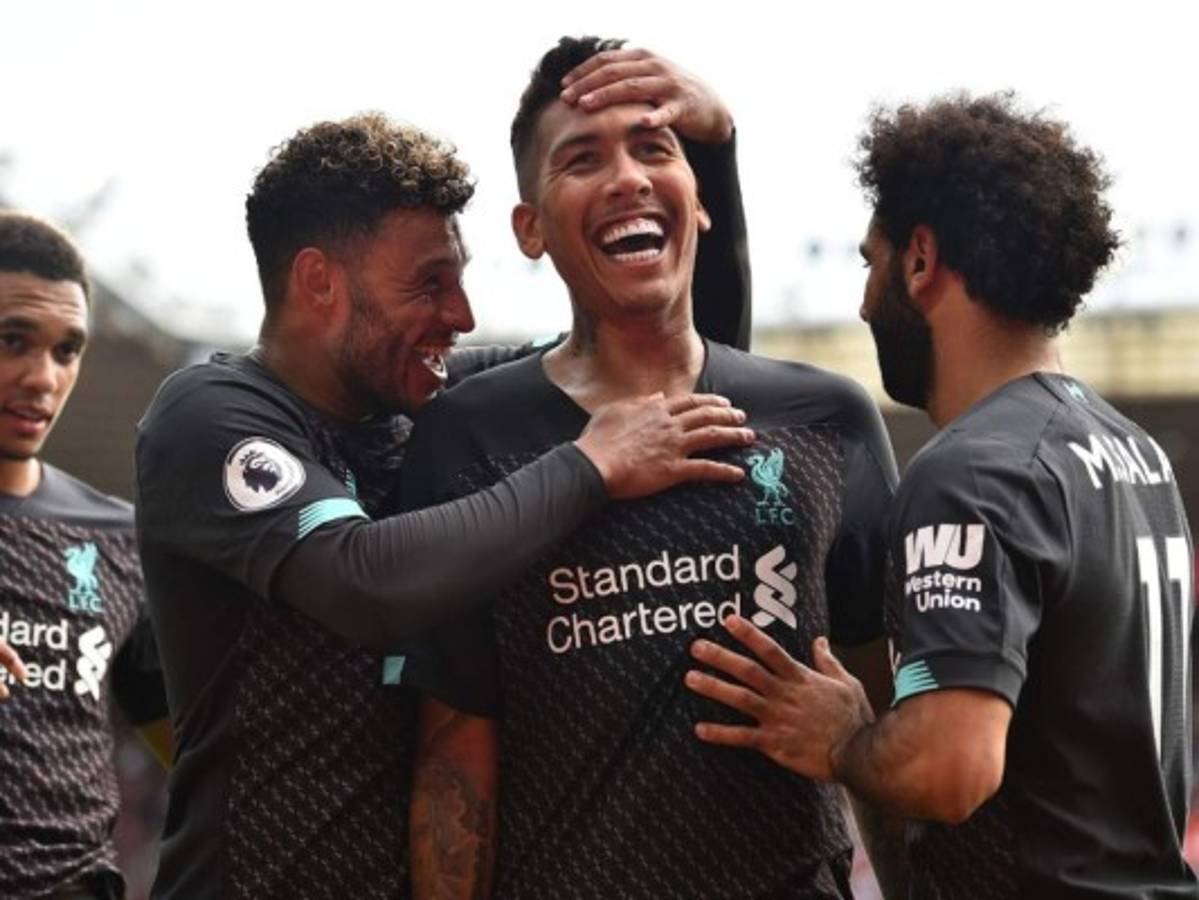Sané y Firmino colocan al Liverpool líder provisional de la Premier