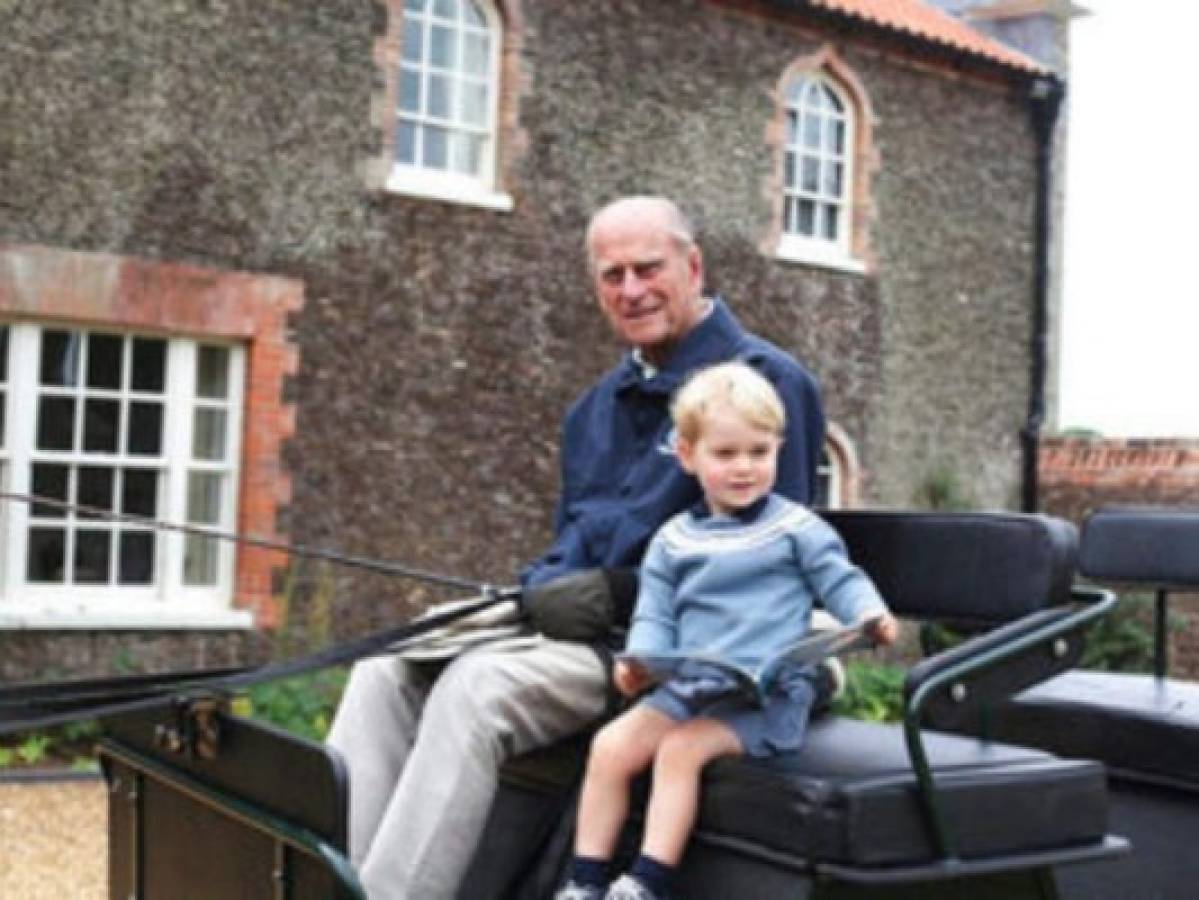 Príncipes William y Harry recuerdan servicio e ingenio de su abuelo Felipe  