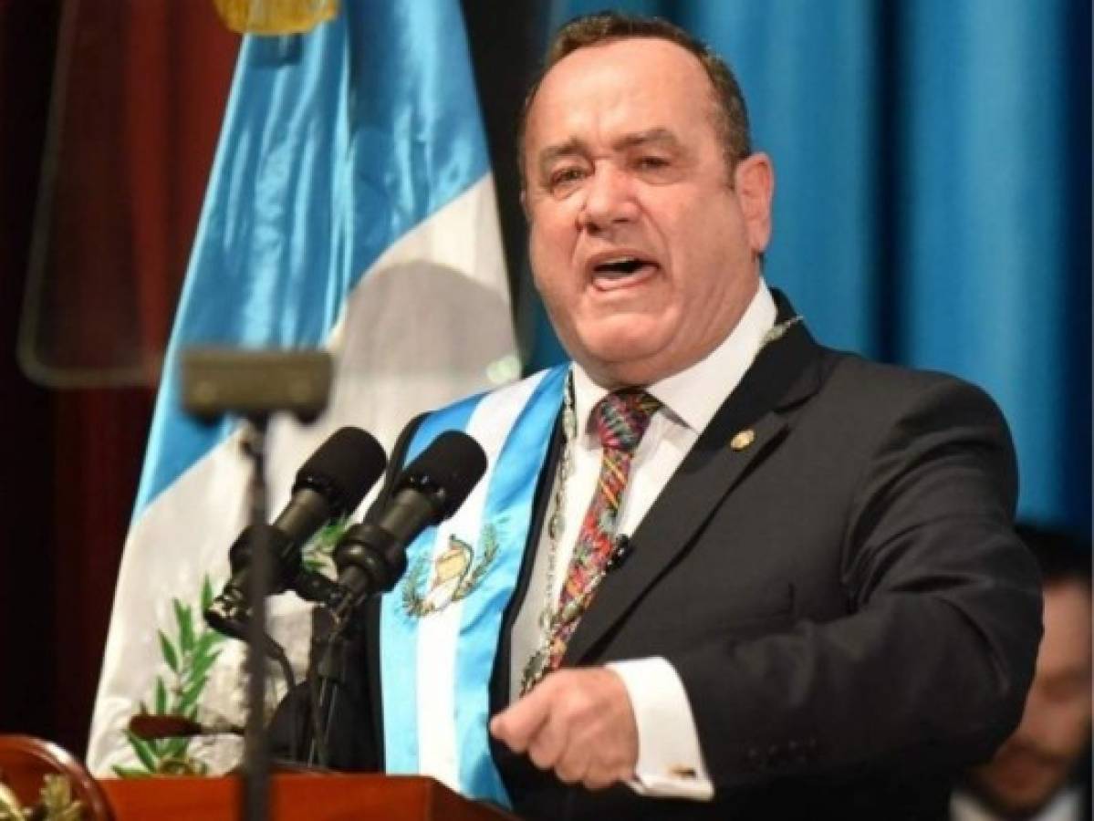 Denuncian a presidente de Guatemala por incumplimiento de funciones en pandemia