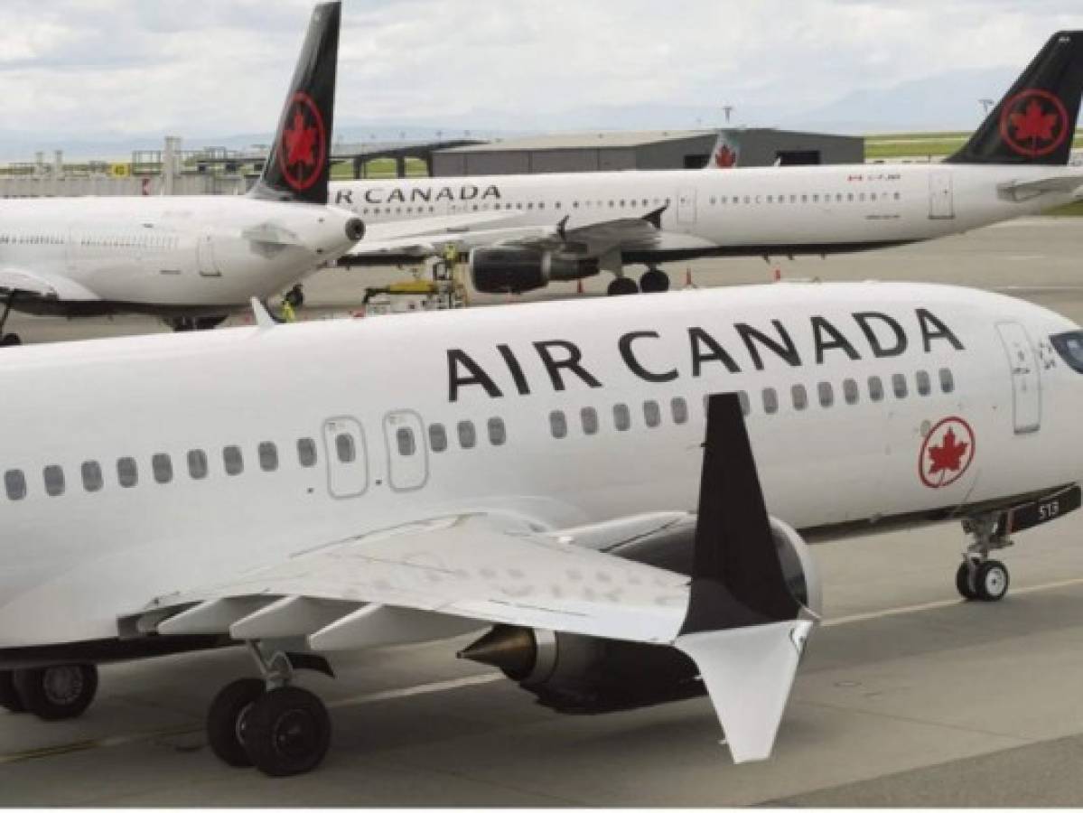 Dejan olvidada a pasajera dormida en avión de Air Canada