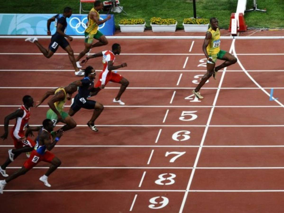 Usain Bolt bromea poniendo sus triunfos como ejemplo de 'distanciamiento social'