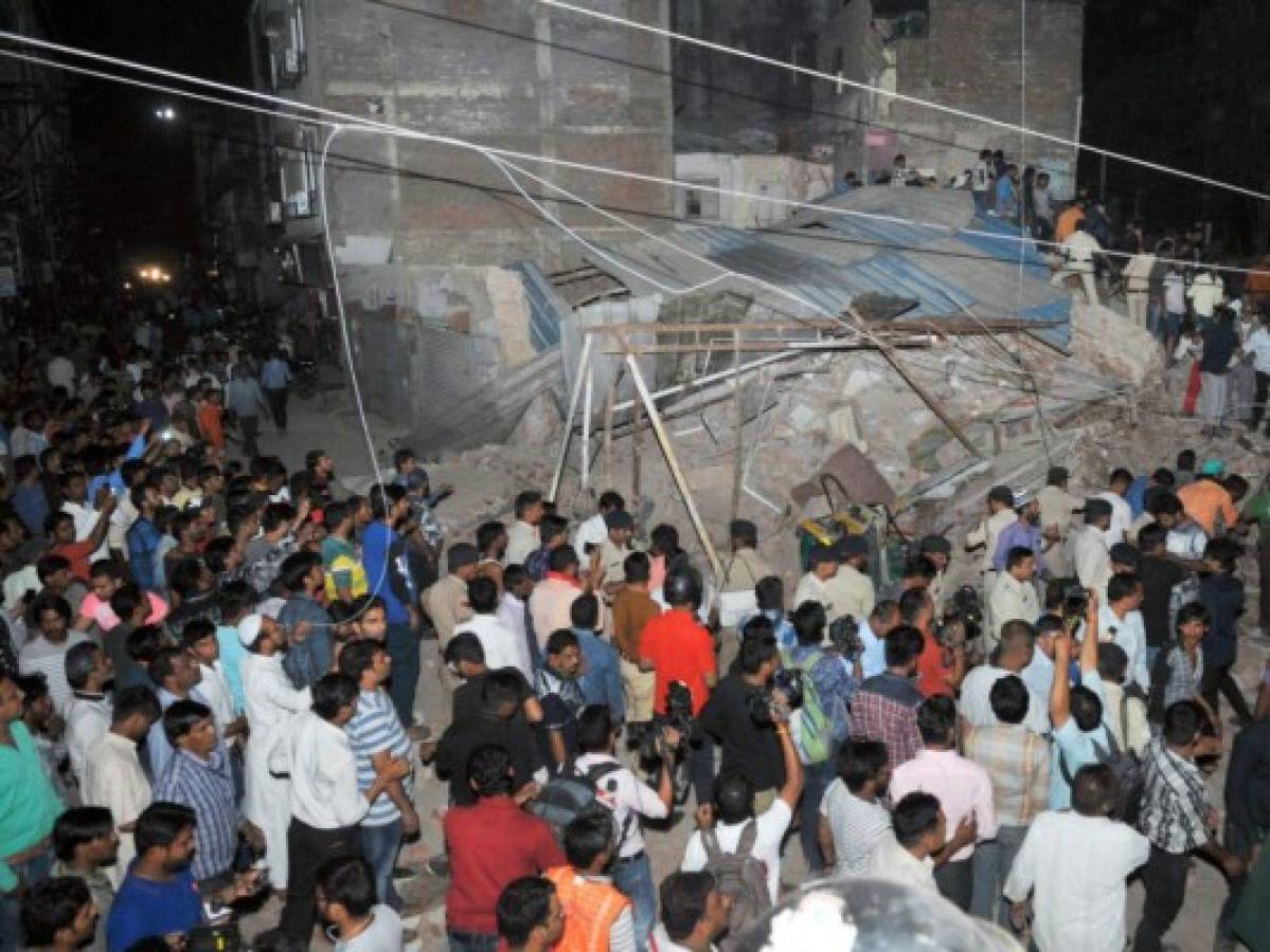 Derrumbe de edificio en India deja 10 personas aplastadas  