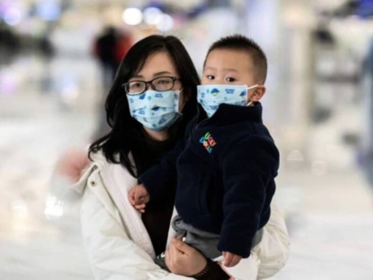Disminuyen contagios por coronavirus en China, aumentan en otros países