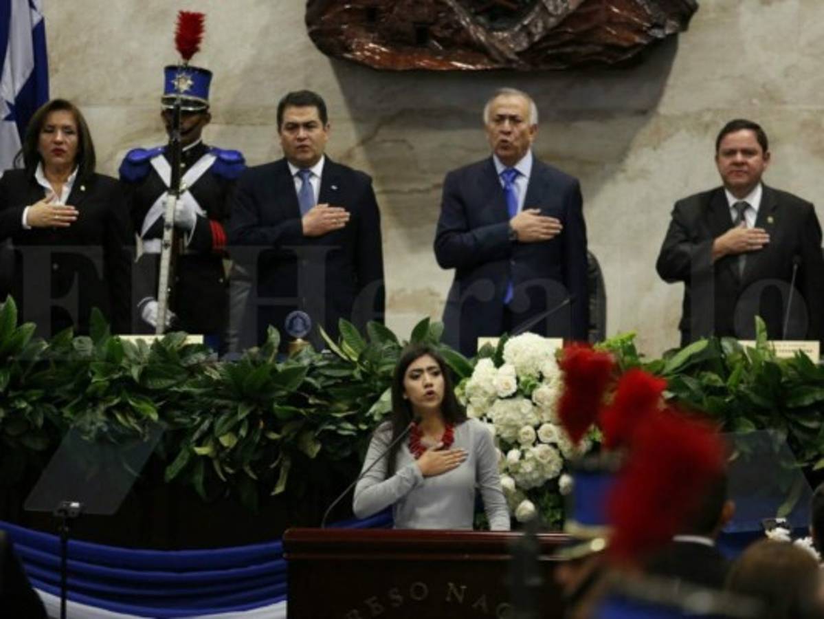 Diputados hondureños demostraron no saberse completo el Himno Nacional