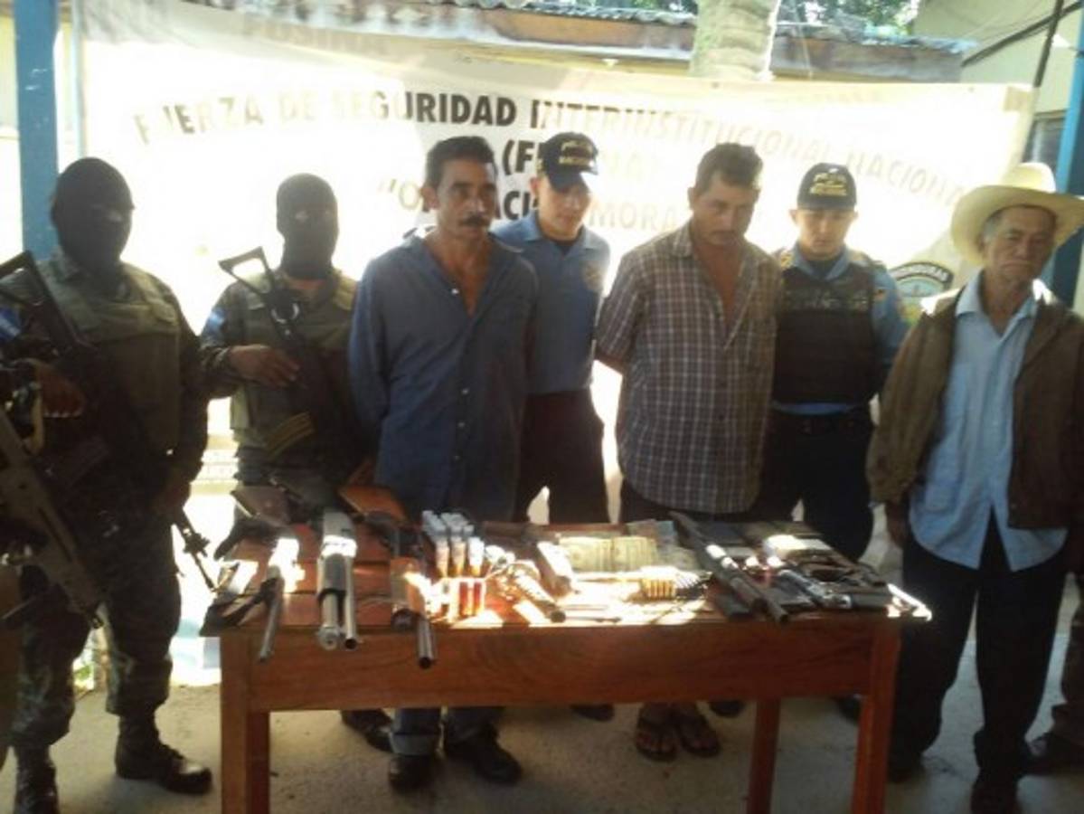 Capturan a dos supuestos asesinos en posesión de armas en Comayagua