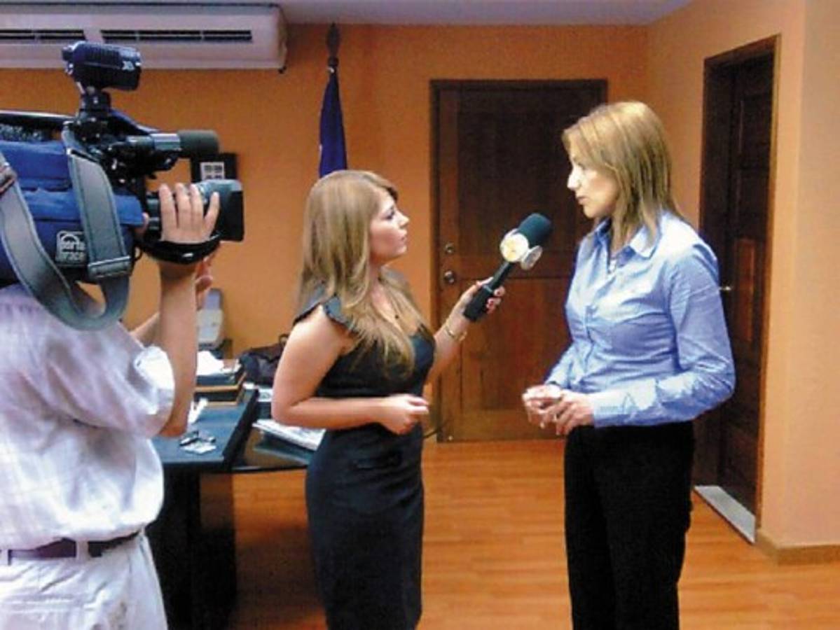 Jaqueline Redondo, la bella presentadora hondureña de noticias