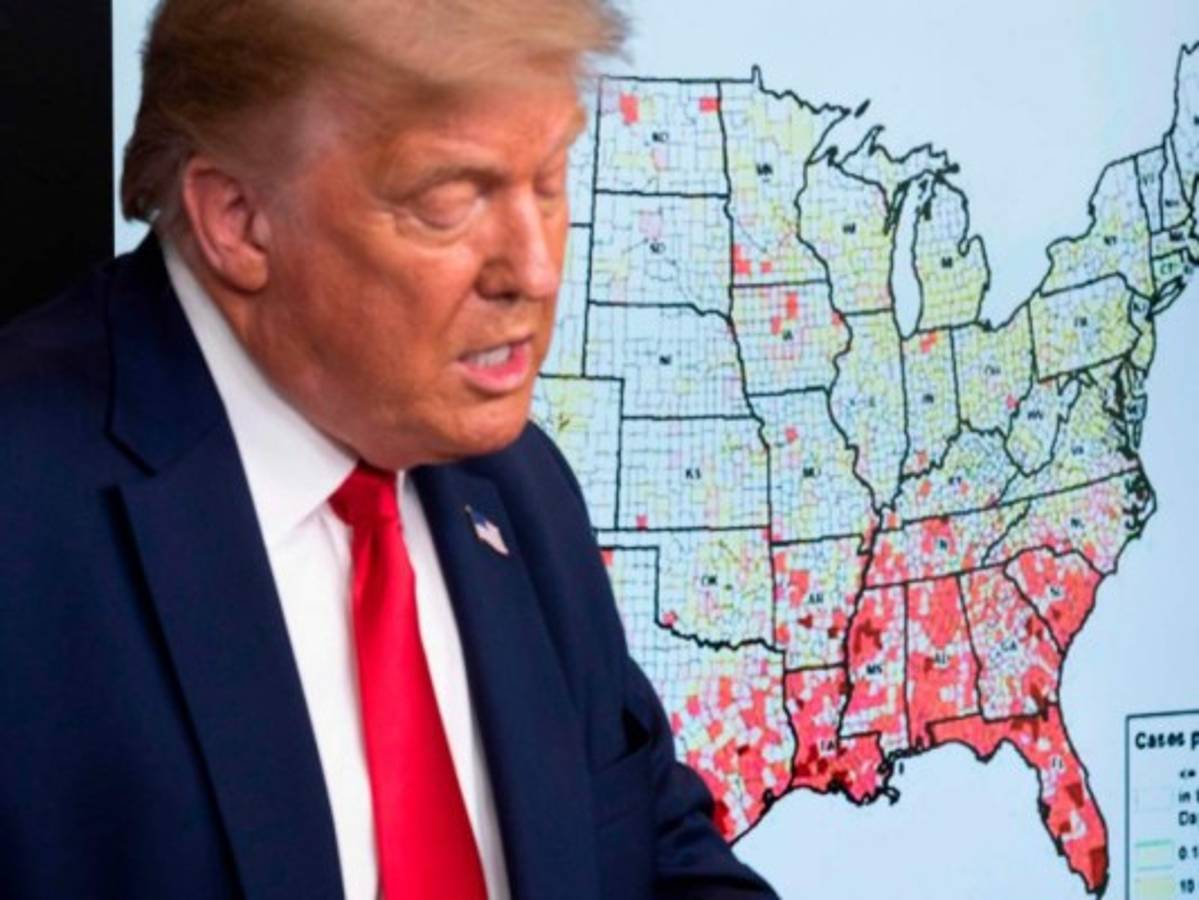 Trump acepta que algunas escuelas deben aplazar reapertura