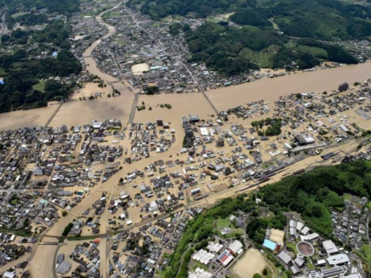 Lluvias anegan el sur de Japón, habría más de 10 muertos