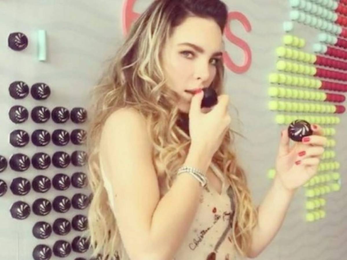 FOTOS: Belinda dejó la pena y enseñó las pecas de su cara totalmente lavada