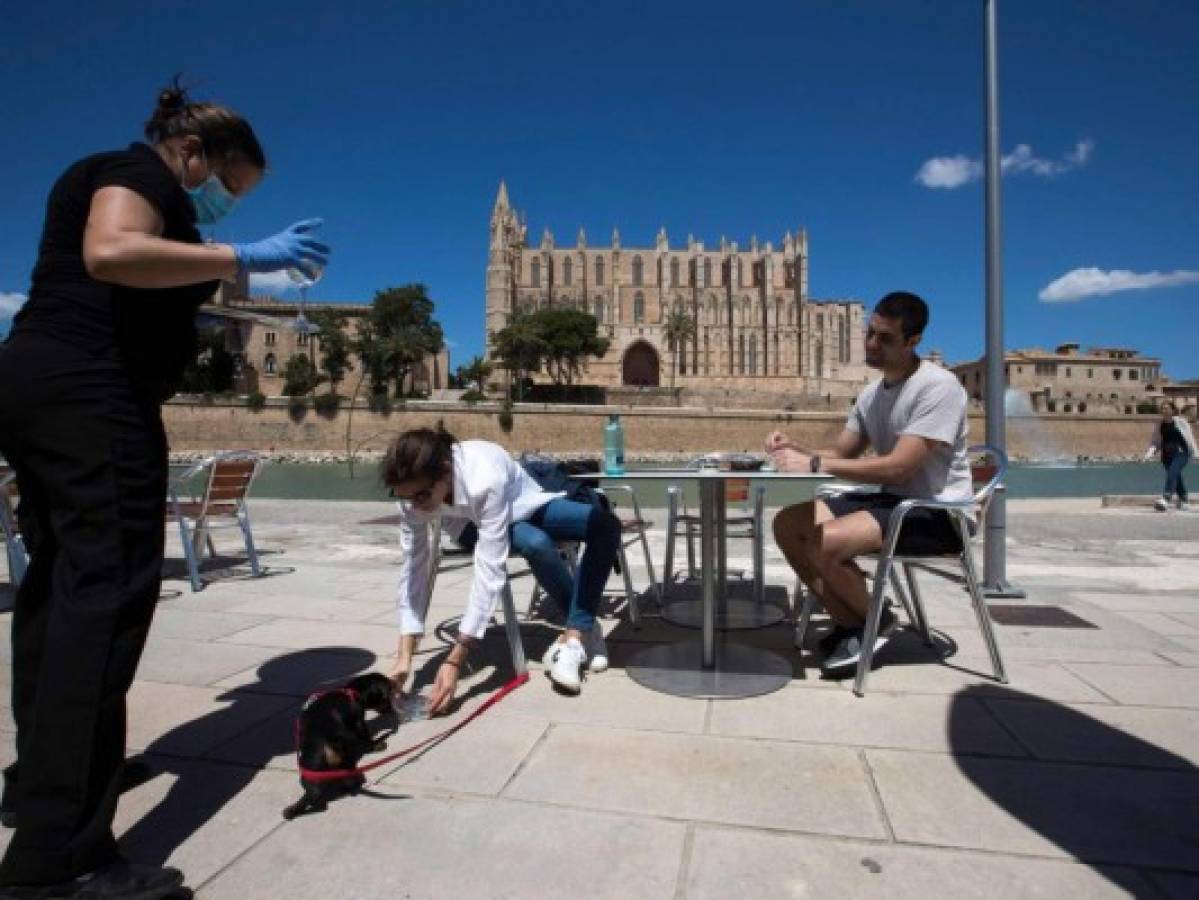 España impondrá cuarentena y blindará fronteras para proteger su desconfinamiento