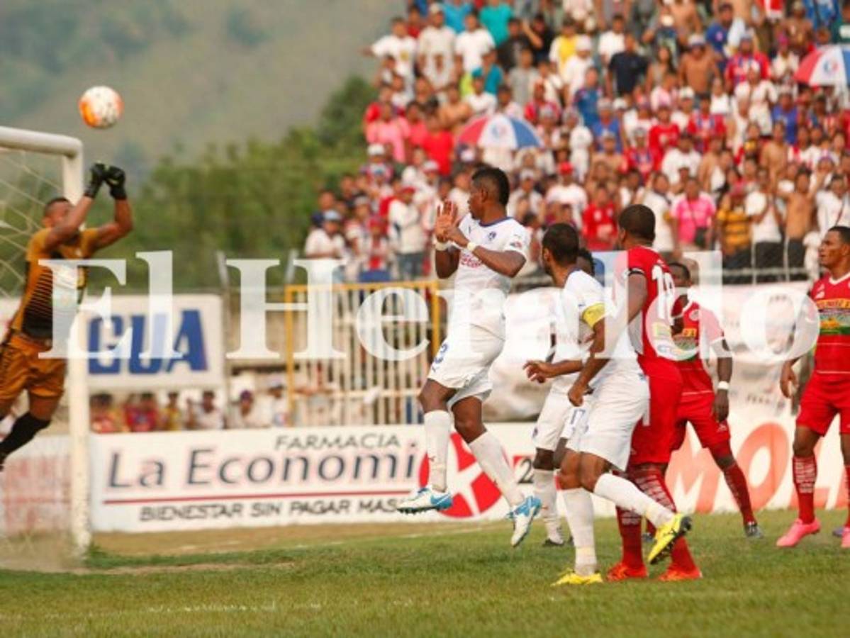 Olimpia empata sin goles con el Real Sociedad y conserva el liderato