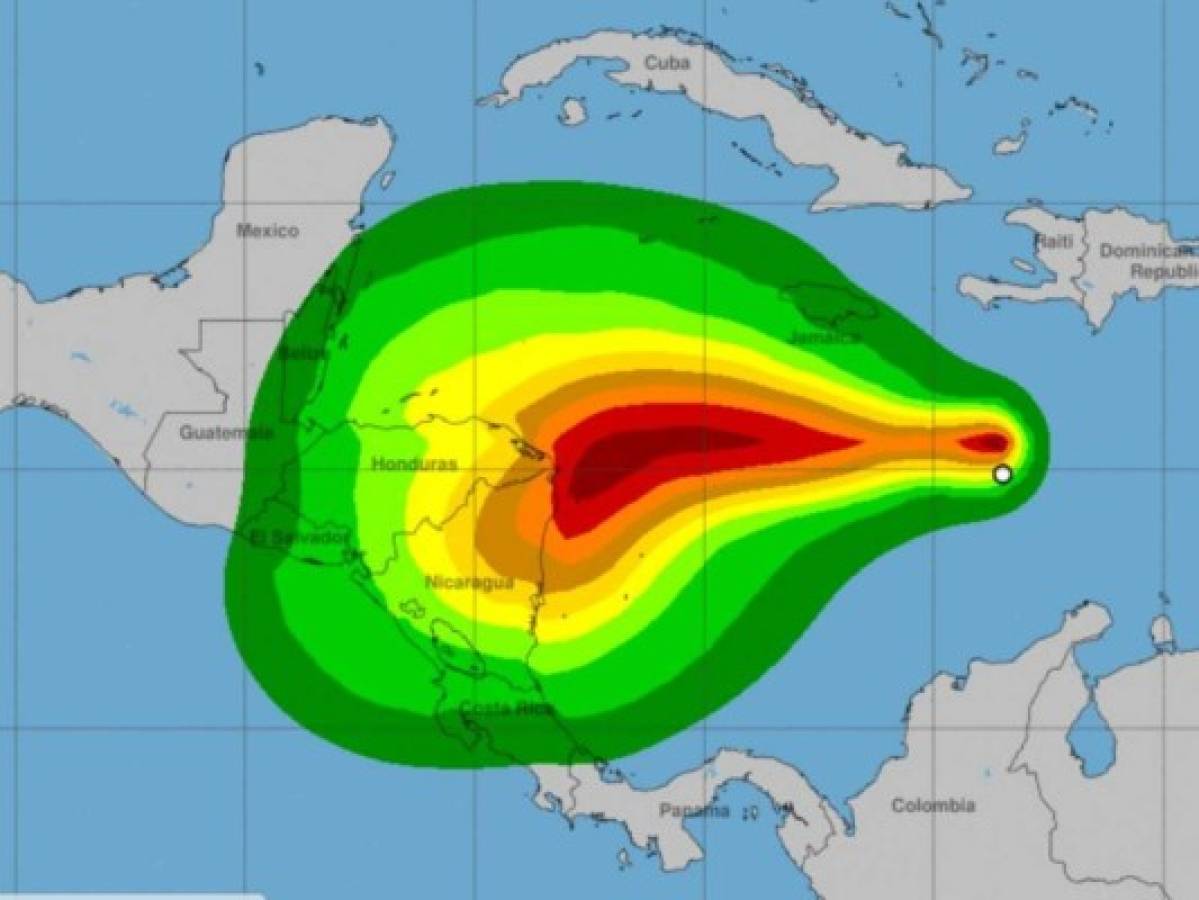 Eta podría convertirse en huracán al acercarse a Honduras