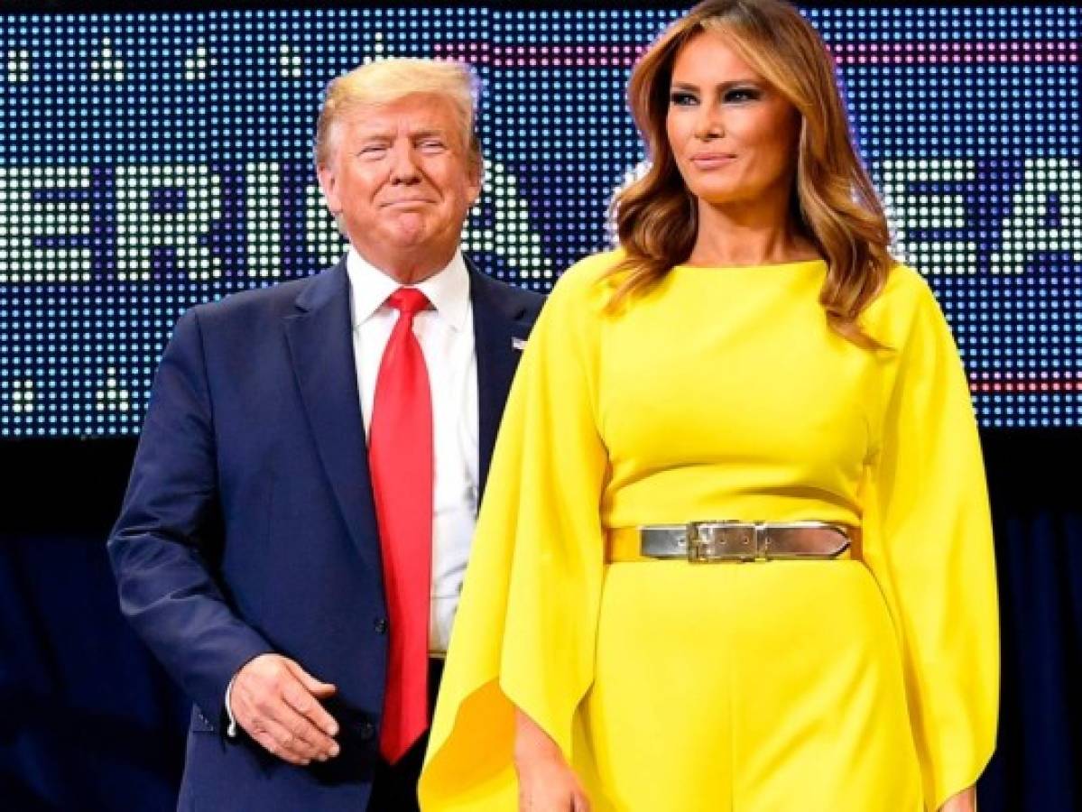 Melania opaca a Donald Trump con elegante atuendo en lanzamiento de campaña presidencial 2020