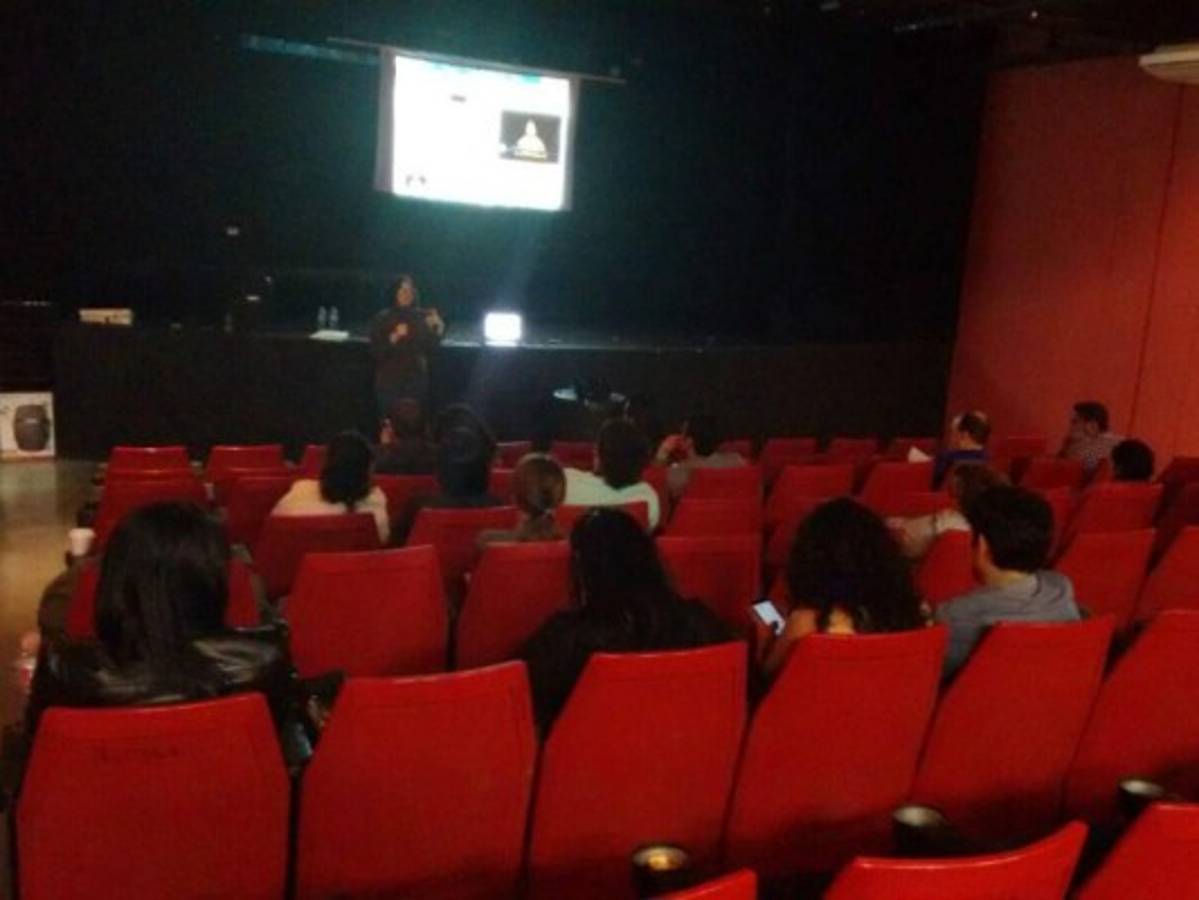 Cineasta estadounidense imparte taller sobre Producción de video en la UNAH