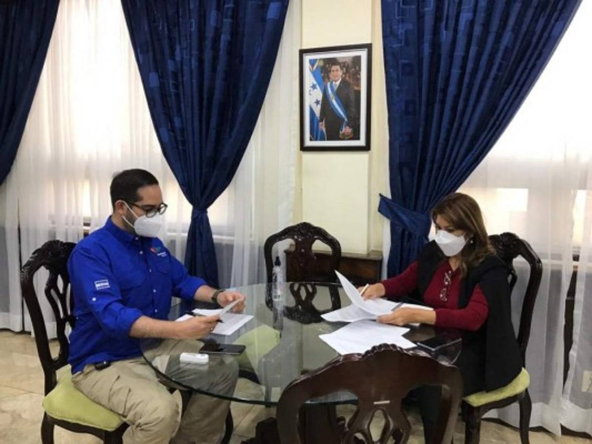 Honduras revisa contrato para comprar 4.2 millones de dosis de la vacuna rusa Sputnik V