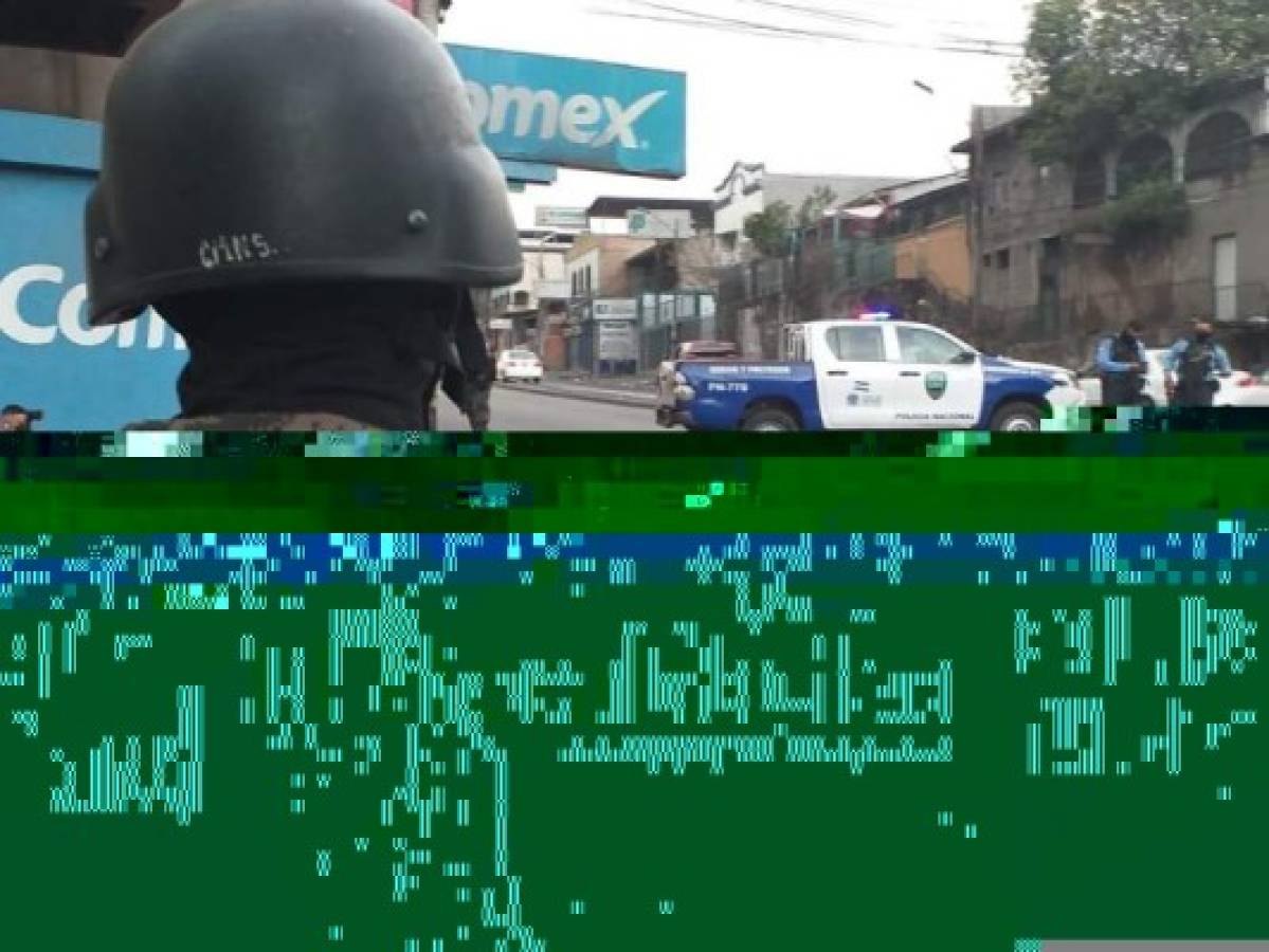 Así se vivió el hallazgo en el bulevar del Norte, frente a las colonias Mayangle y Las Mercerdes. Foto: Alex Pérez/ EL HERALDO