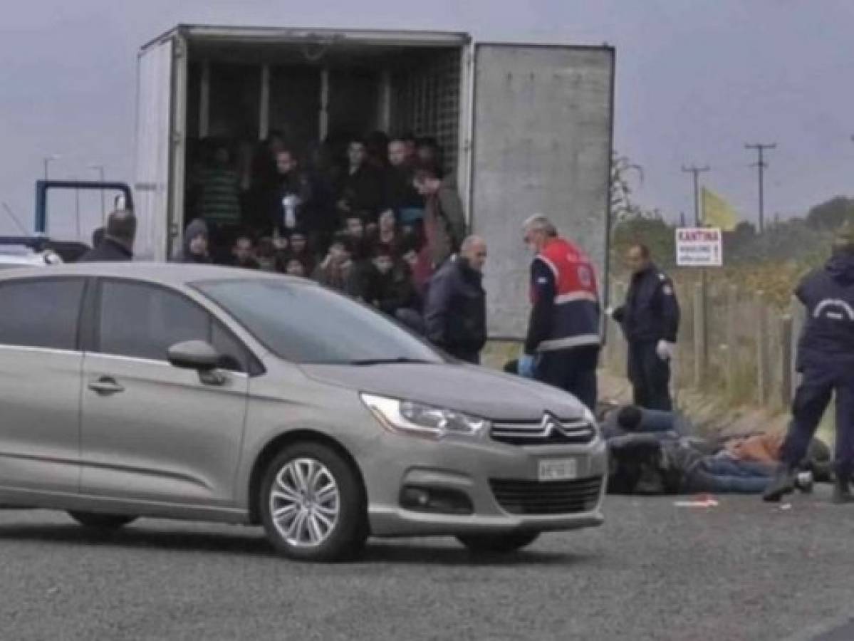 Hallan a 41 migrantes en el interior de un camión en Grecia