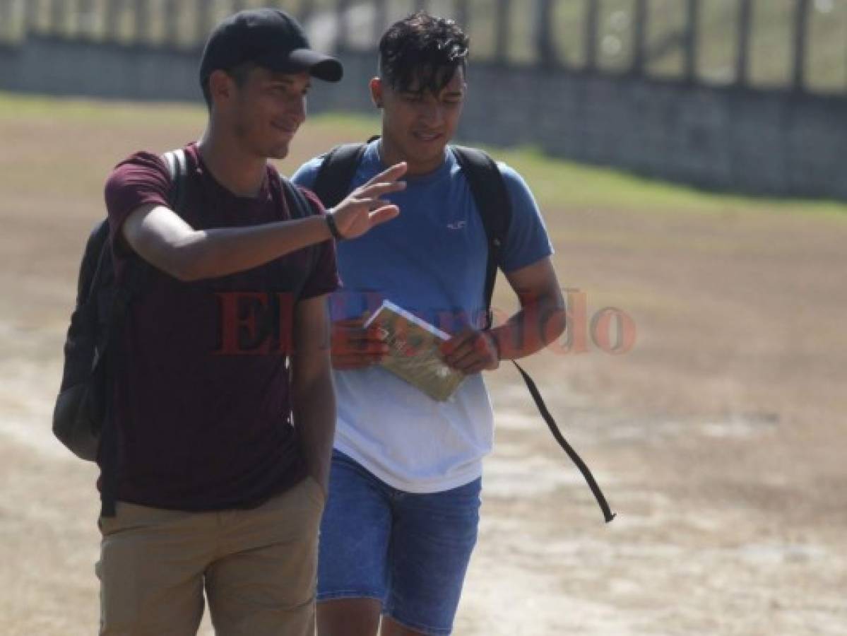 Regalan biblias a jugadores del Olimpia en Honduras