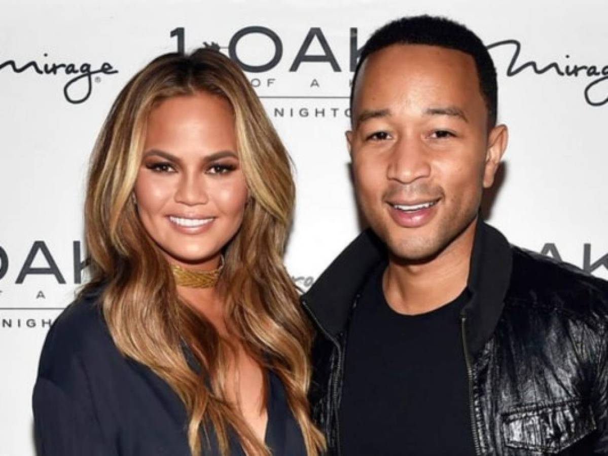 La modelo Chrissy Teigen está sumamente orgullosa de sus estrías