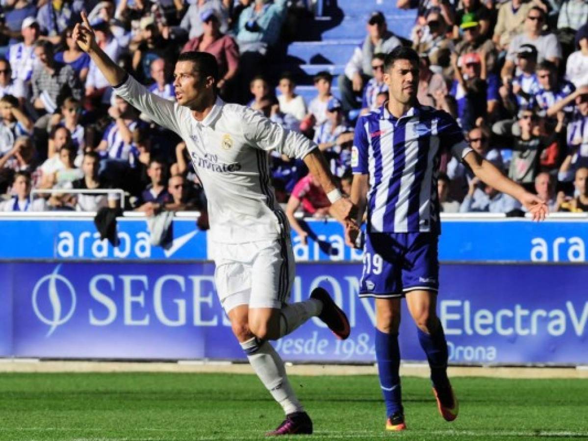 Cristiano pone fin a su sequía con un triplete y hace más líder al Real Madrid