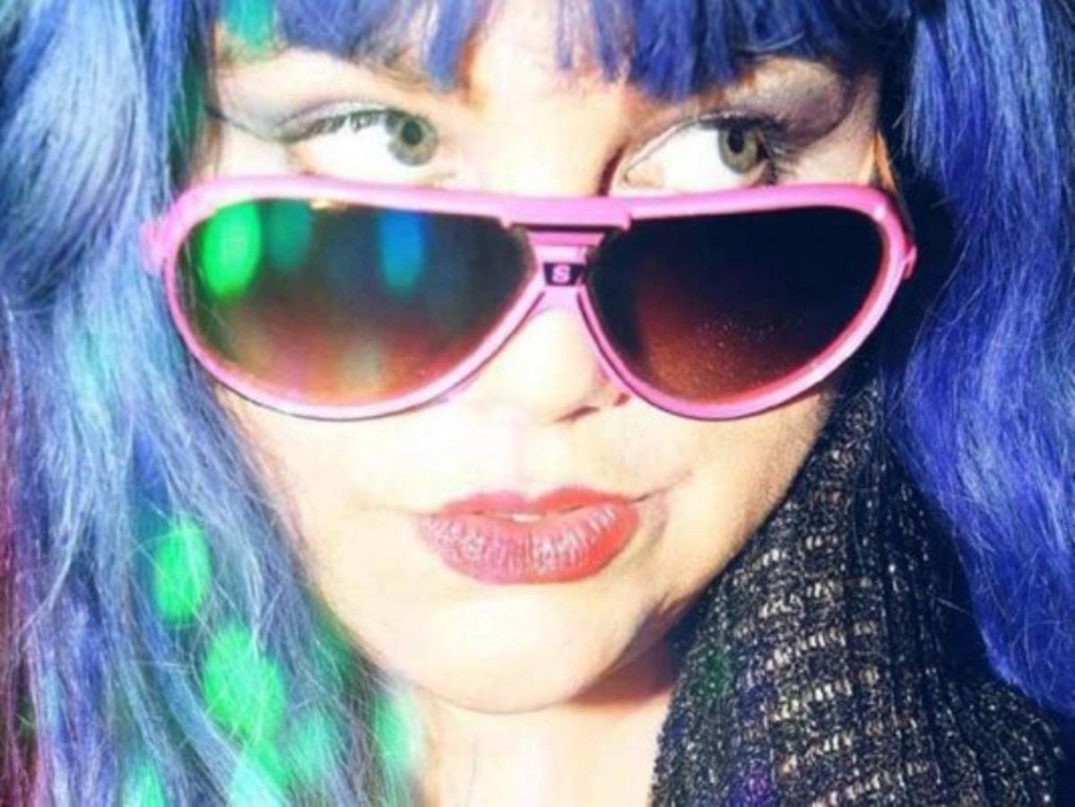 Francesa se niega a usar filtro de su bandera en Facebook y se vuelve viral