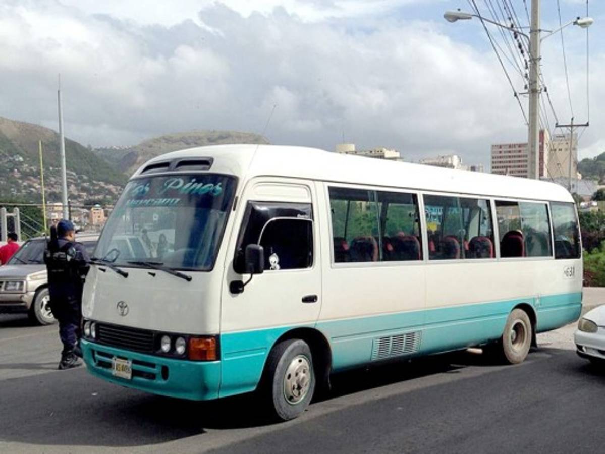 Pasajero frustra asalto y acribilla a delincuente