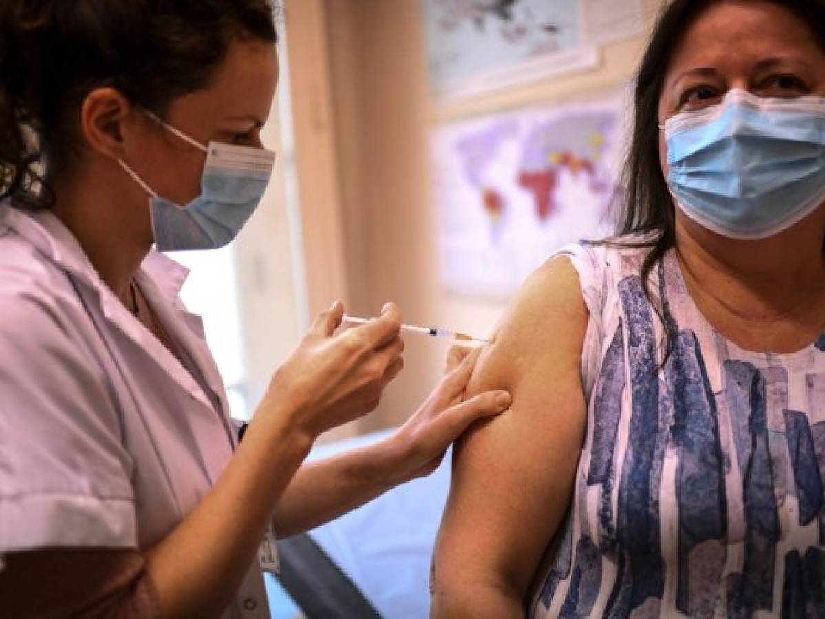 París suspenderá campaña de vacunación por falta de dosis   