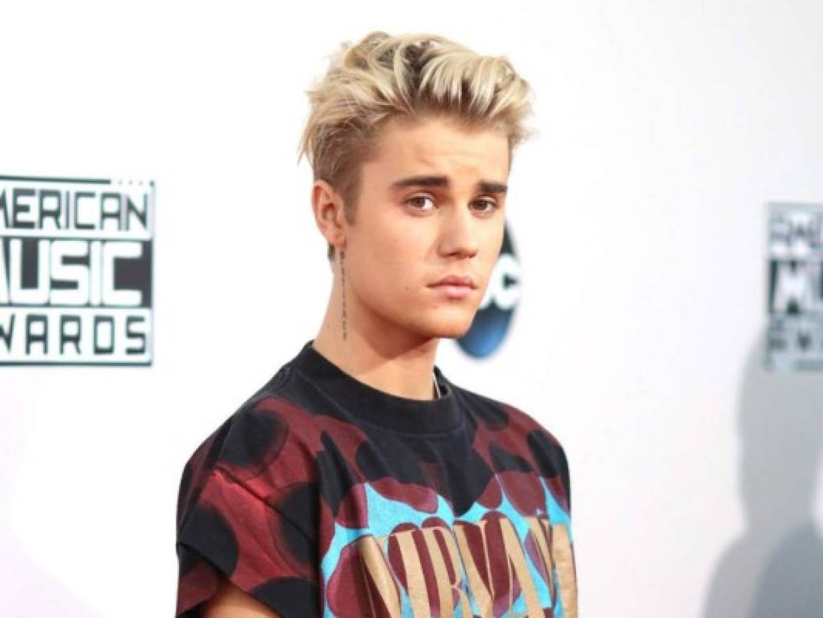 Justin Bieber se cayó mientras hacía ejercicio y el momento se viraliza en las redes