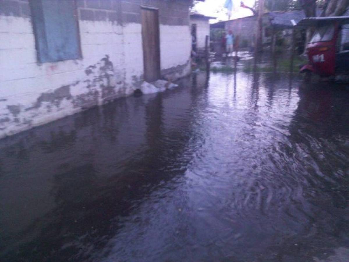 Honduras: Marejada deja 45 viviendas inundadas en Cedeño
