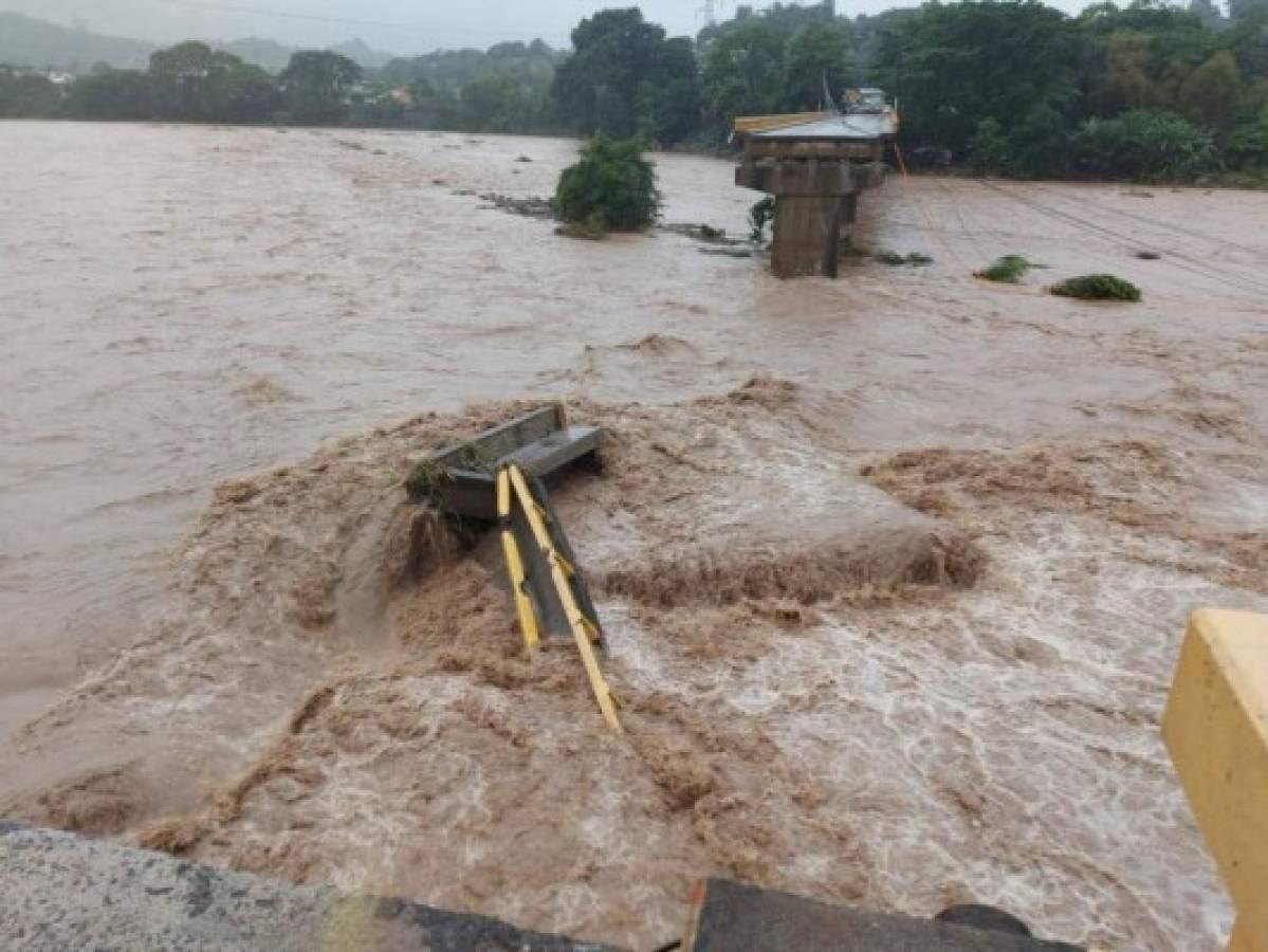 Eta pierde fuerza pero lluvias podrían ser catastróficas, advierte Copeco