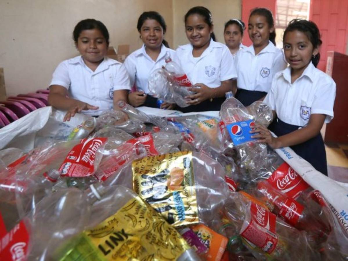 Más de 6,000 niños buscan alcanzar la medalla verde en la capital