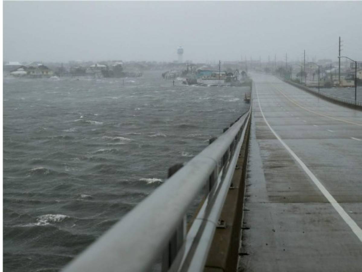 Huracán Florence golpea a las Carolinas en la costa este en Estados Unidos
