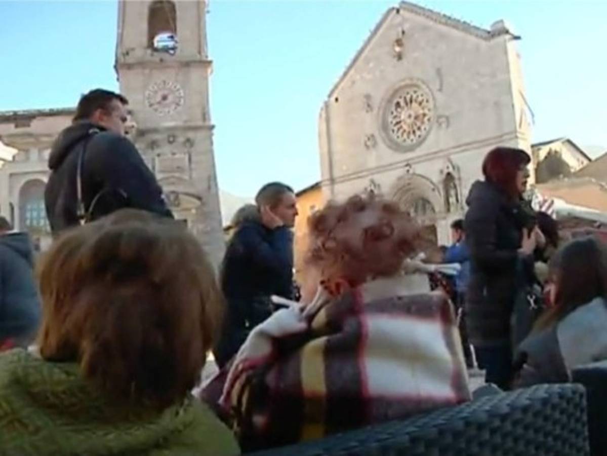 Sismo más poderoso en últimos 35 años sacudió el centro y sur de Italia