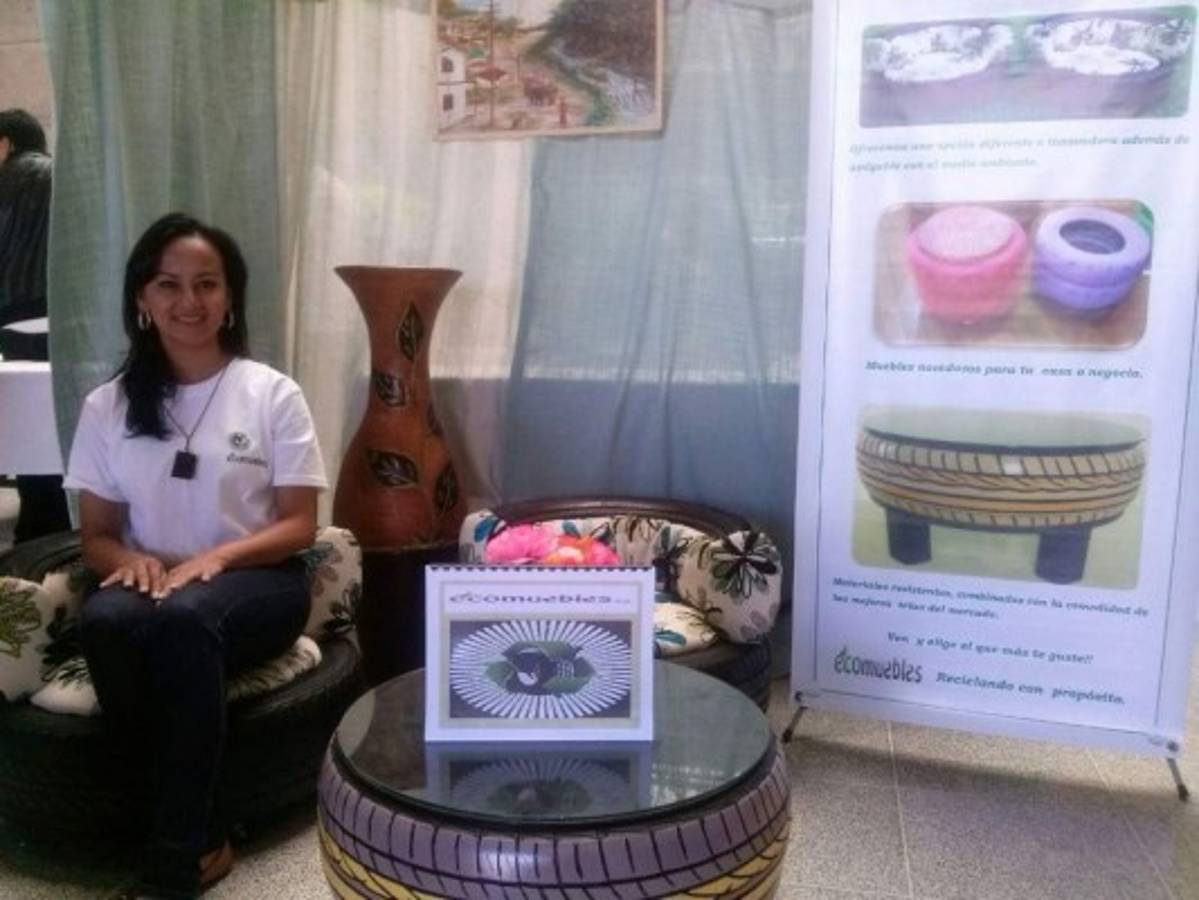 Jóvenes universitarios emprendedores presentan sus productos innovadores  