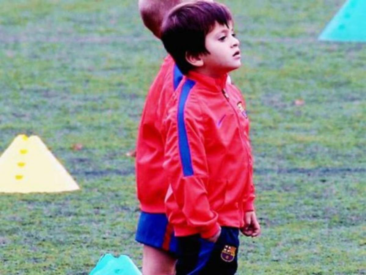 Hijo de Messi entrena por primera vez con la escuela de fútbol del Barcelona