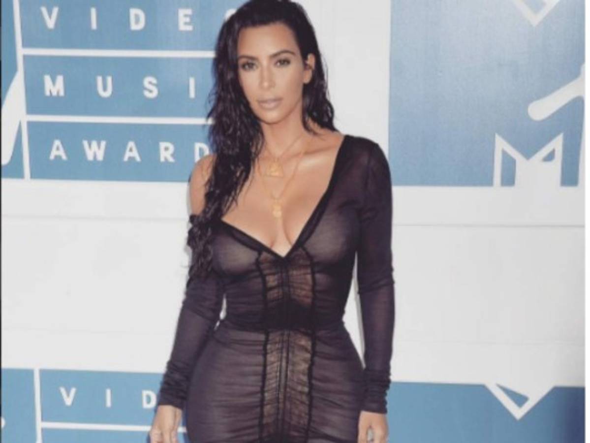 El controversial disfraz para Halloween sobre Kim Kardashian