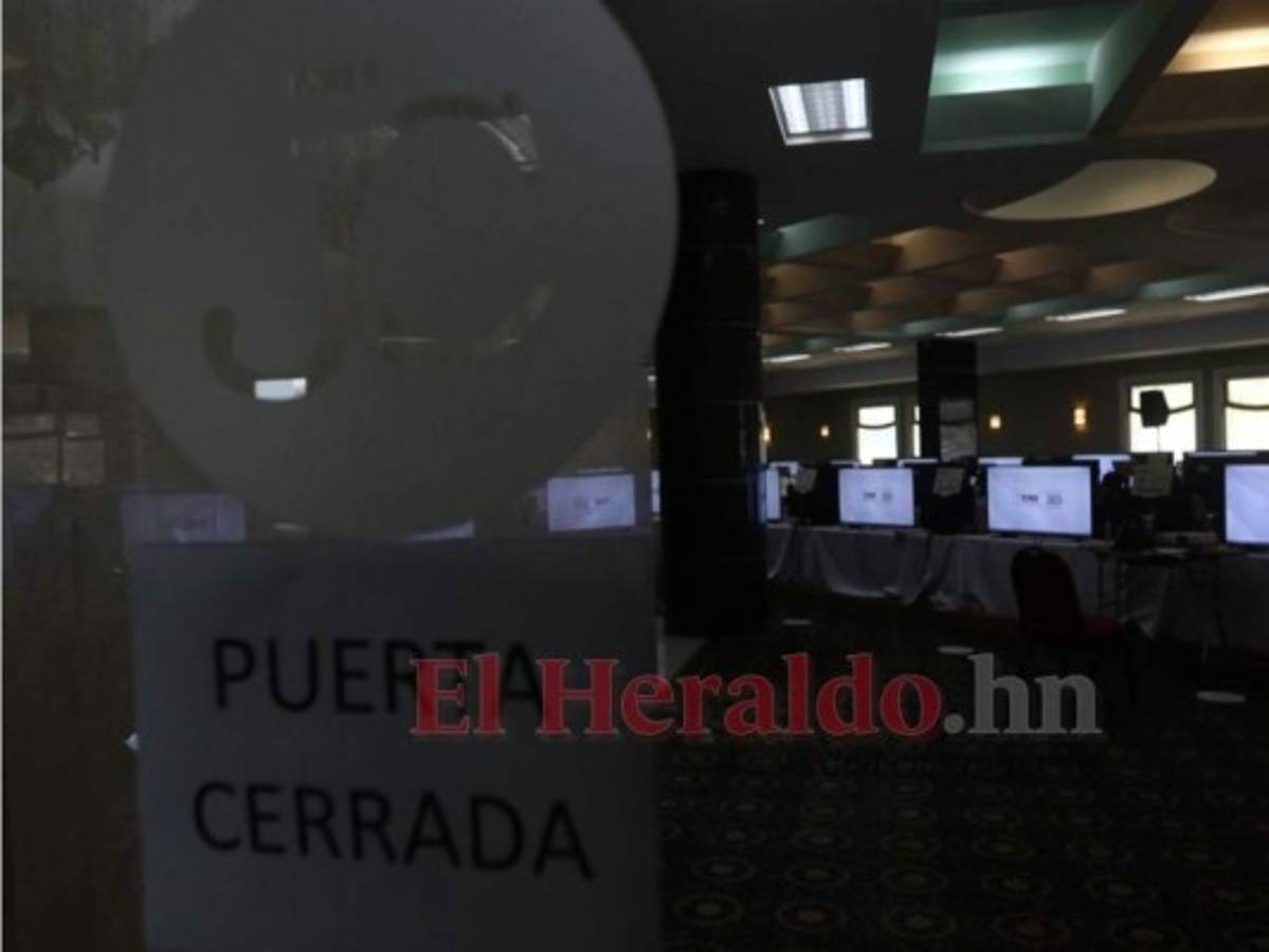 FOTOS: Hermetismo y retrasos en el centro de cómputo del CNE