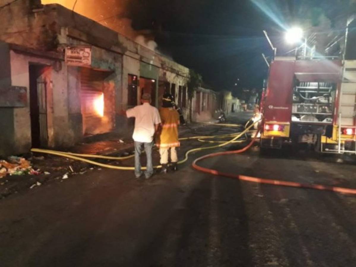 Hombre resulta con quemaduras en incendio en cuartería de la capital