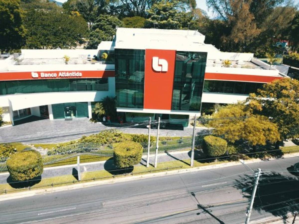 Así ingresó Banco Atlántida a El Salvador