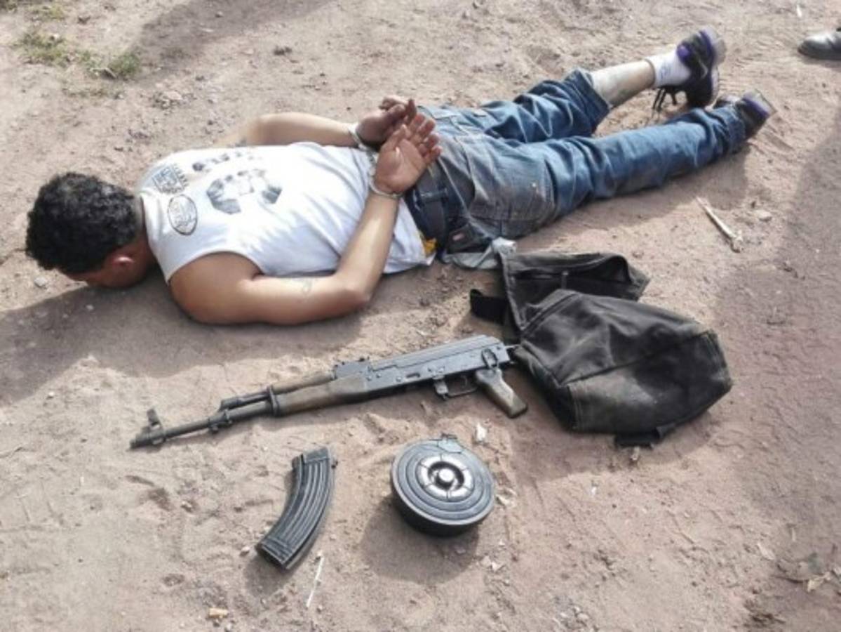 Honduras: Capturan a menor de edad con fusil AK-47 en la colonia Estados Unidos