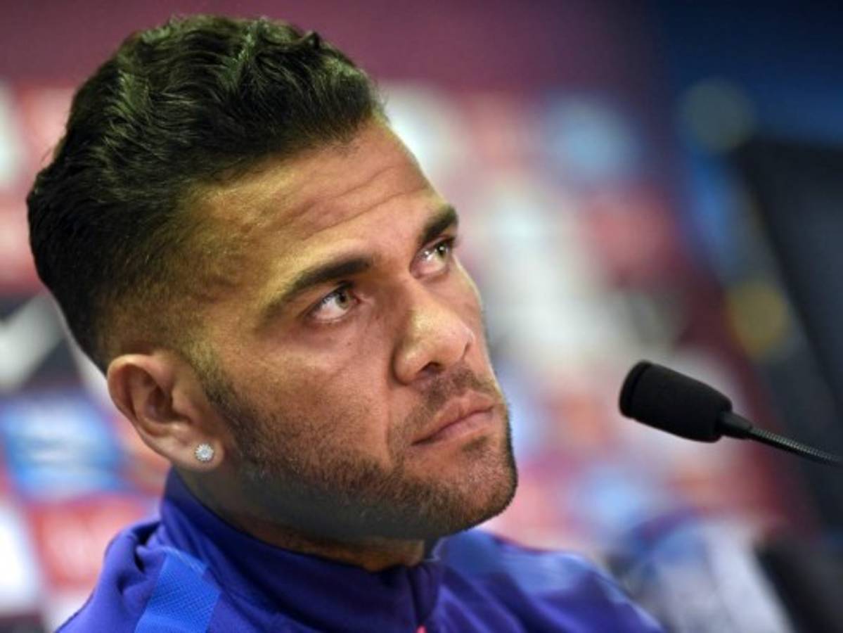 Exjugador del Barca Dani Alves en lista de grandes deudores al fisco español