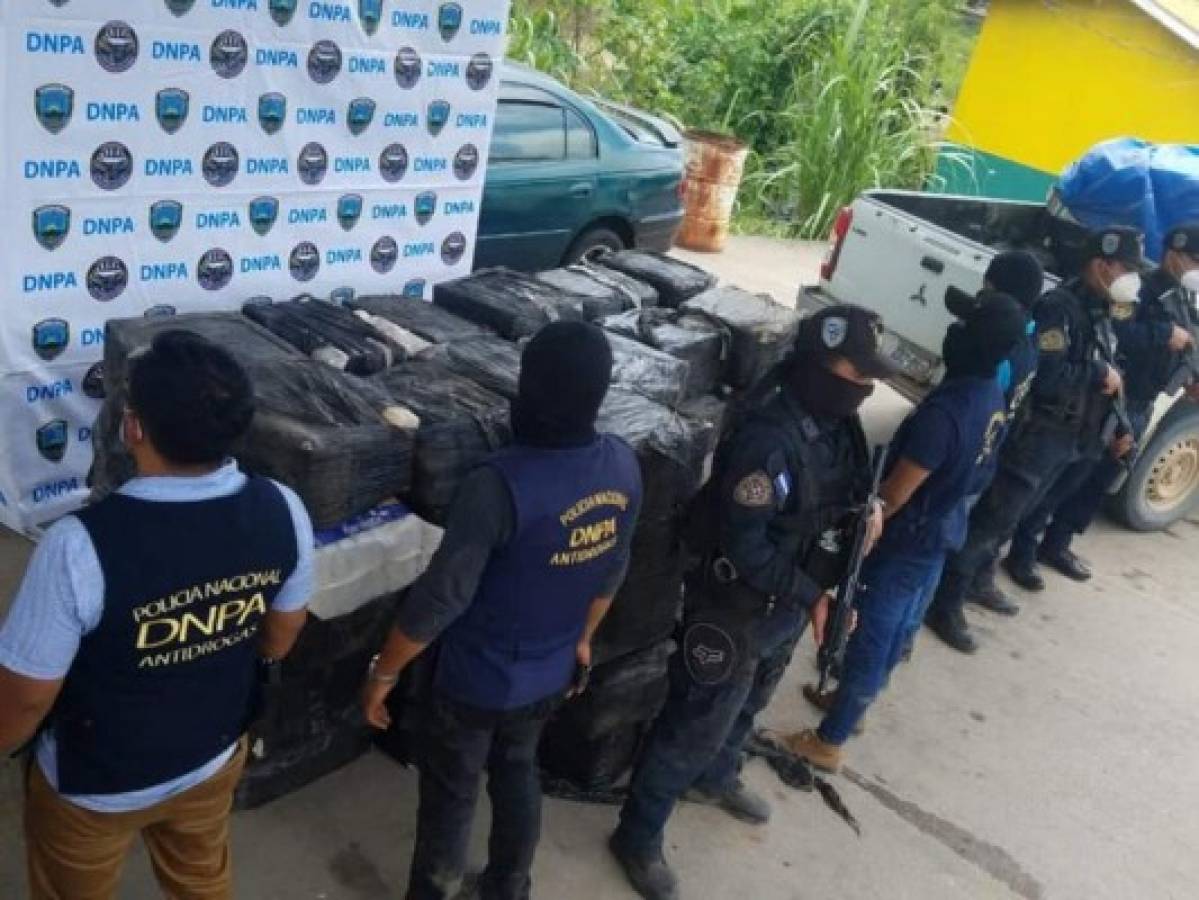 Incautan 1,675 kilos de cocaína en zona montañosa de Iriona, Colón