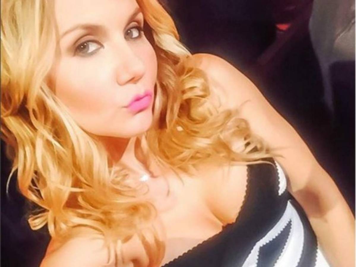 Actriz Michelle Vieth choca un carro e intenta darse a la fuga