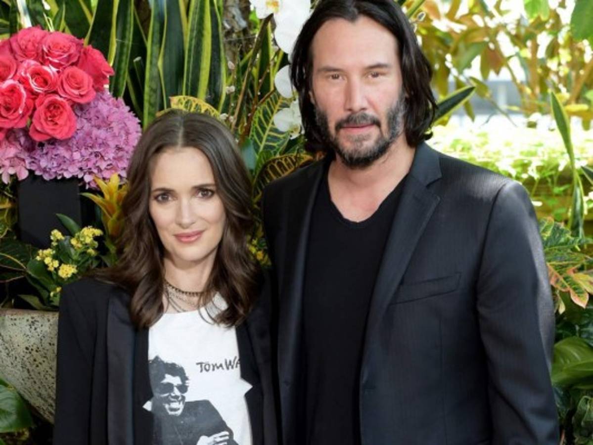 Keanu Reeves y Winona Ryder estarían casados por un error de película