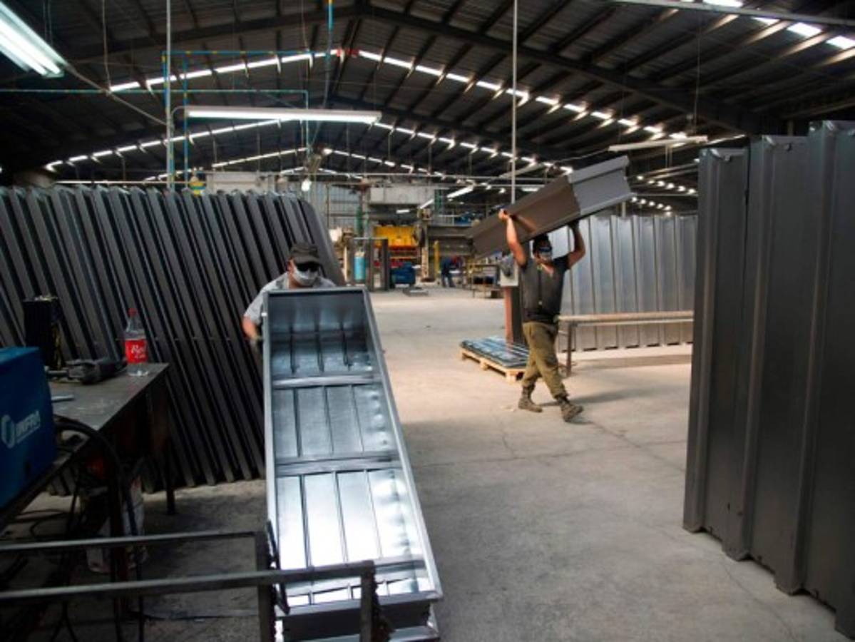 'Ataúd Cov' irrumpe en una pandemia que desplazó los féretros en México