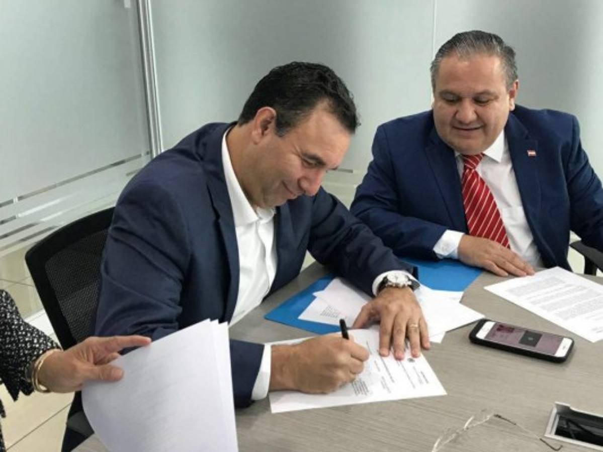 Liberales dicen sí al diálogo y estampan su firma en el documento 'Compromiso por Honduras'