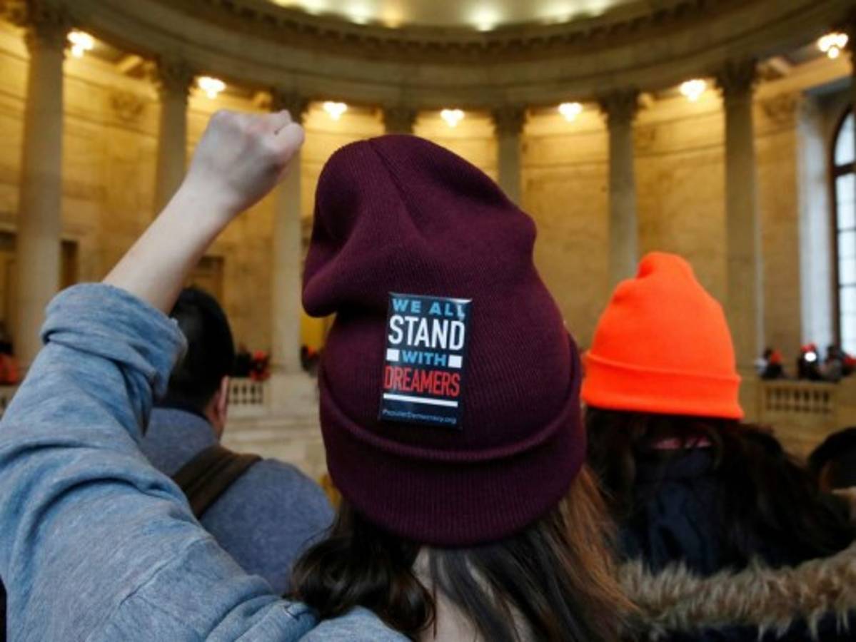 Un segundo juez de EEUU ordena mantener programa que protege inmigrantes